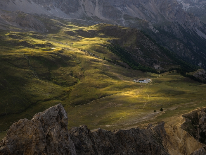 Jeu de lumière près de la vallée étroite (Cerces)