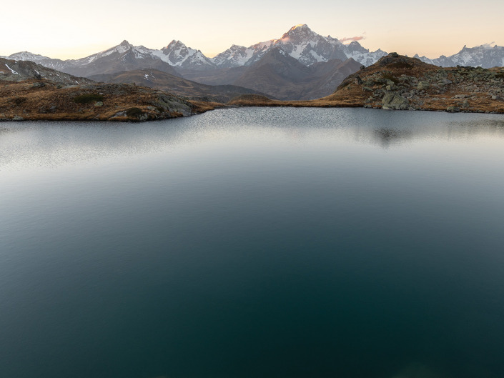 Laghi de tachuy et le reflet du Mont Blanc