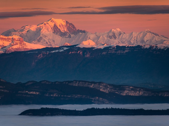 Coucher de soleil sur le Mont Blanc depuis Innimond dans l'Ain