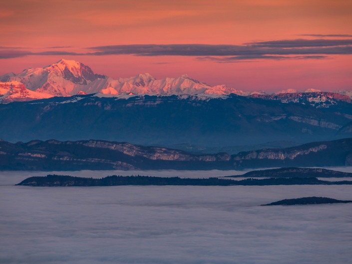 Coucher de soleil sur le Mont Blanc depuis Innimond dans l'Ain
