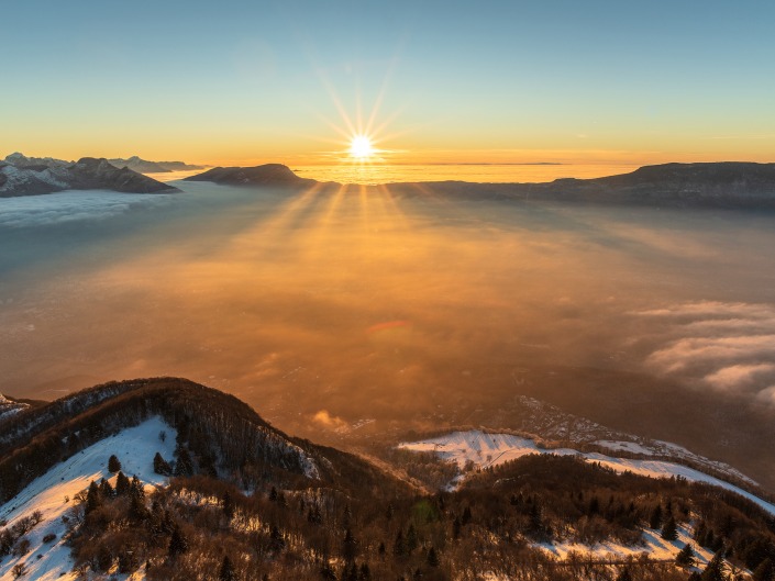 Coucher de soleil depuis la Croix du Nivolet dans les Bauges