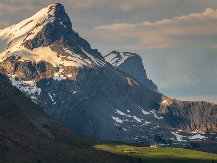 Vue depuis la Croix des Frêtes dans les Aravis en Haute-Savoie