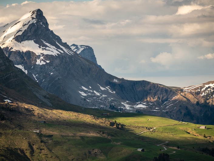 Vue depuis la Croix des Frêtes dans les Aravis en Haute-Savoie