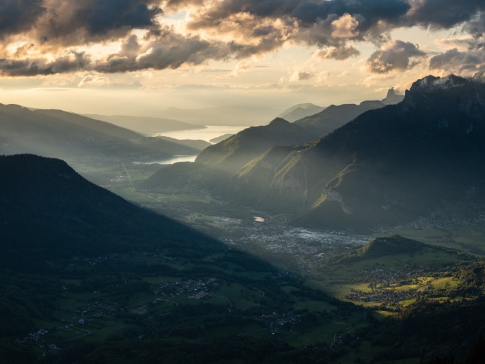 Vue depuis le sommet de la Belle Etoile dans les Bauges (Savoie)