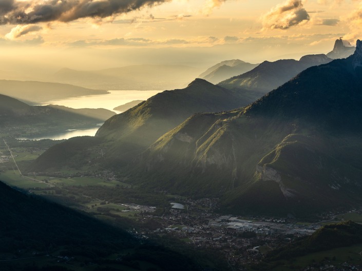 Vue depuis le sommet de la Belle Etoile dans les Bauges (Savoie)
