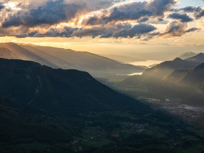 Vue depuis le sommet de la Belle Etoile dans les Bauges (Savoie)