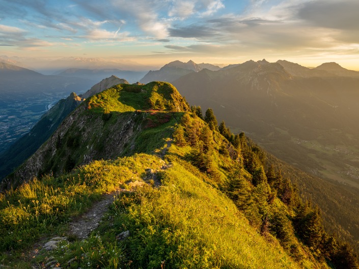 Vue depuis la Dent de Cons (Bauges) au coucher de soleil