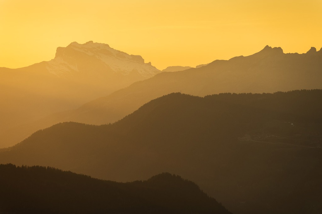 Depuis la Roche Parstire, vue sur la Tournette au coucher de soleik
