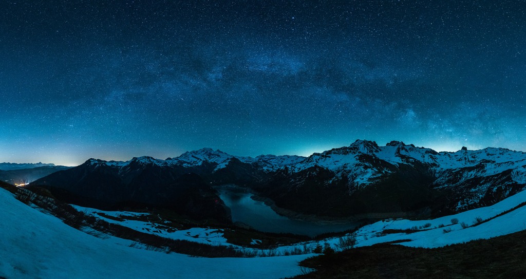 Depuis la Roche Parstire, panorama de la voie lactée au-dessus du Beaufortain