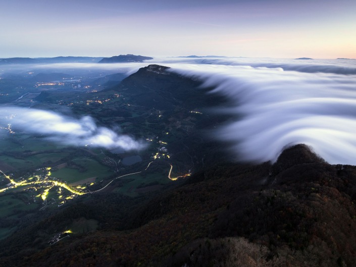 Mer de nuages depuis la Dent du Chat en Savoie