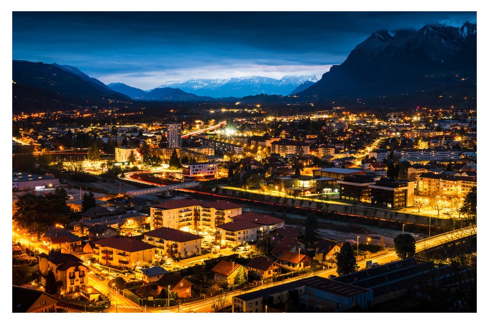 Albertville de nuit depuis Conflans : l&rsquo;histoire derrière l&rsquo;image
