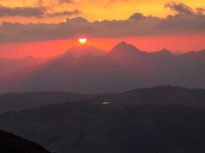Vue depuis les rochers des Enclaves au coucher de soleil