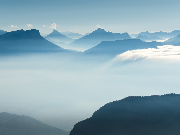 Vue sur la Chartreuse depuis le Mont Margériaz dans les Bauges en Savoie