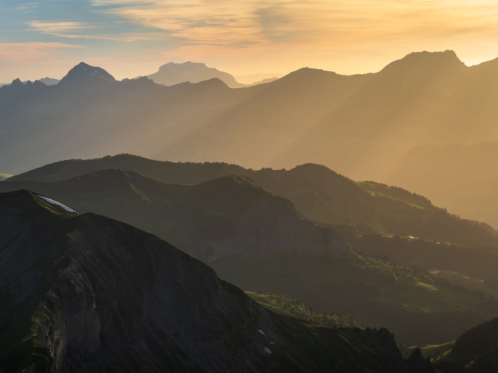 Depuis l'Aiguille Croche : Vue sur les Aravis au coucher de soleil