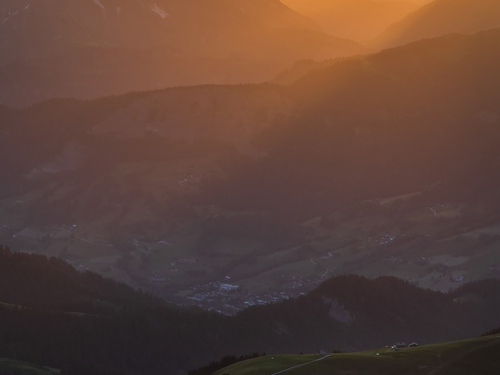 Depuis l'Aiguille Croche : Vue sur les Aravis au coucher de soleil