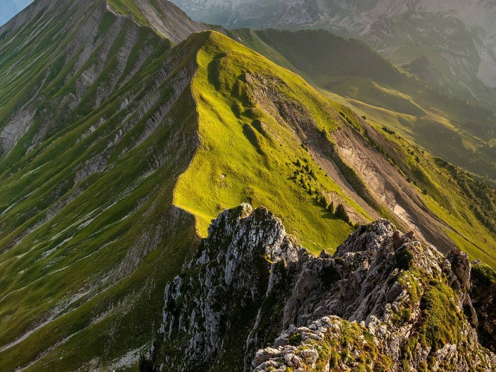 Depuis la Pointe de la Sambuy : Vue sur la Chaurionde et les Bauges