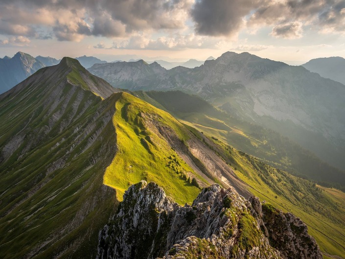 Depuis la Pointe de la Sambuy : Vue sur la Chaurionde et les Bauges
