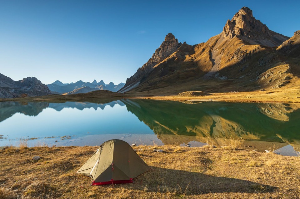 Bivouac au lac des Cerces en Savoie