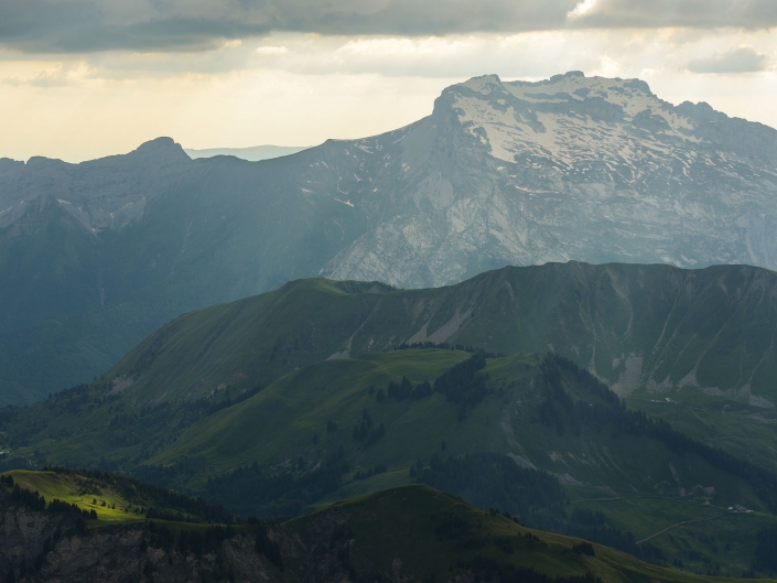 Lumière de fin d'après-midi dans le Beaufortain