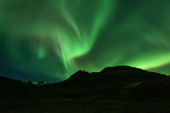 Kirkjufell sous les aurores boréales en Islande